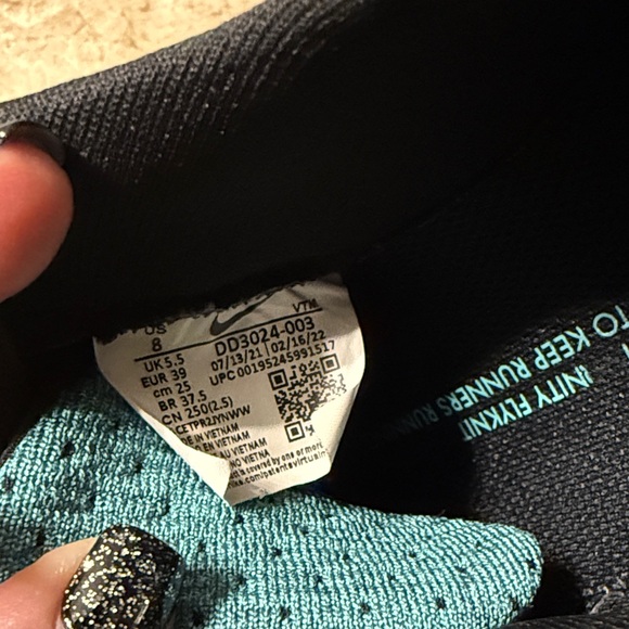 Nike React Black and Pink Sneakers with Teal Accents - Picture 6 of 6